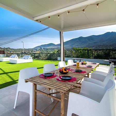 Palm Tree Villa - 5Bdr Paradise Pool / Chill Out Beds Τορρεμολίνος Εξωτερικό φωτογραφία