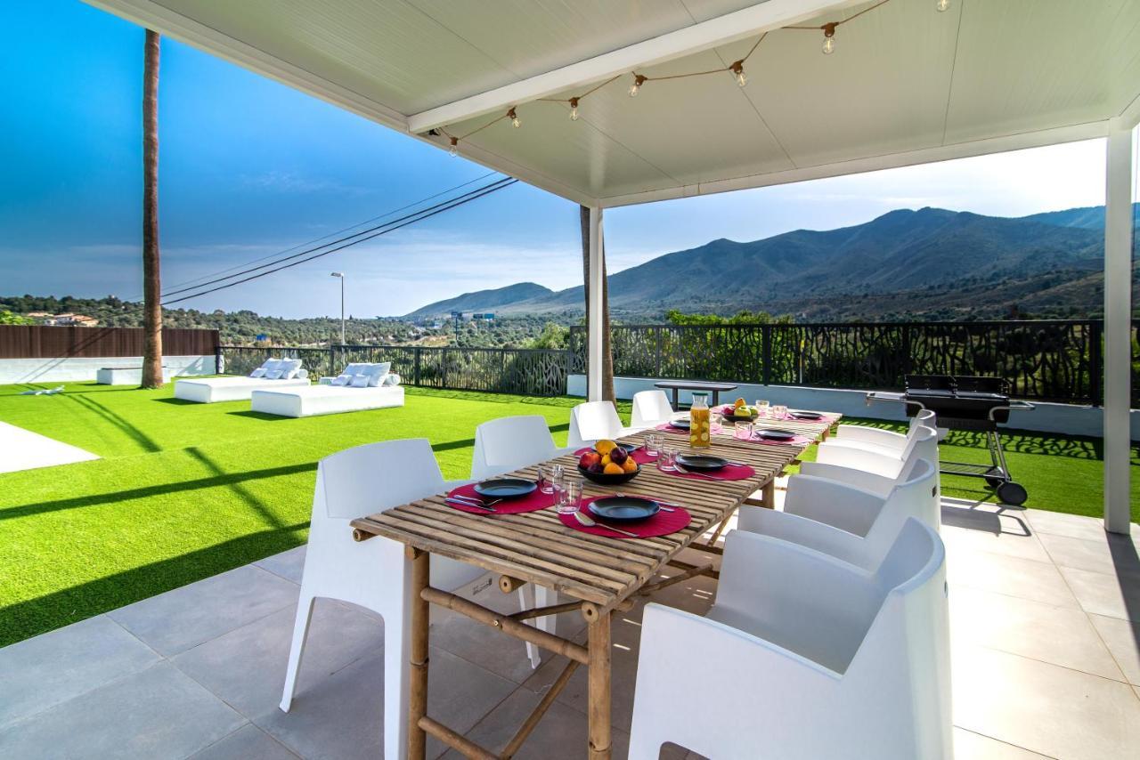Palm Tree Villa - 5Bdr Paradise Pool / Chill Out Beds Τορρεμολίνος Εξωτερικό φωτογραφία