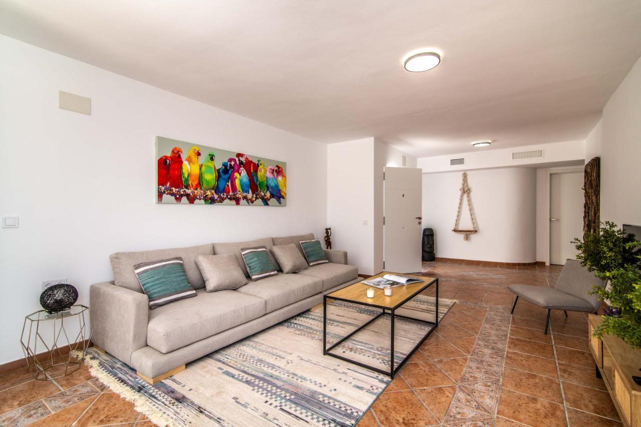 Palm Tree Villa - 5Bdr Paradise Pool / Chill Out Beds Τορρεμολίνος Εξωτερικό φωτογραφία