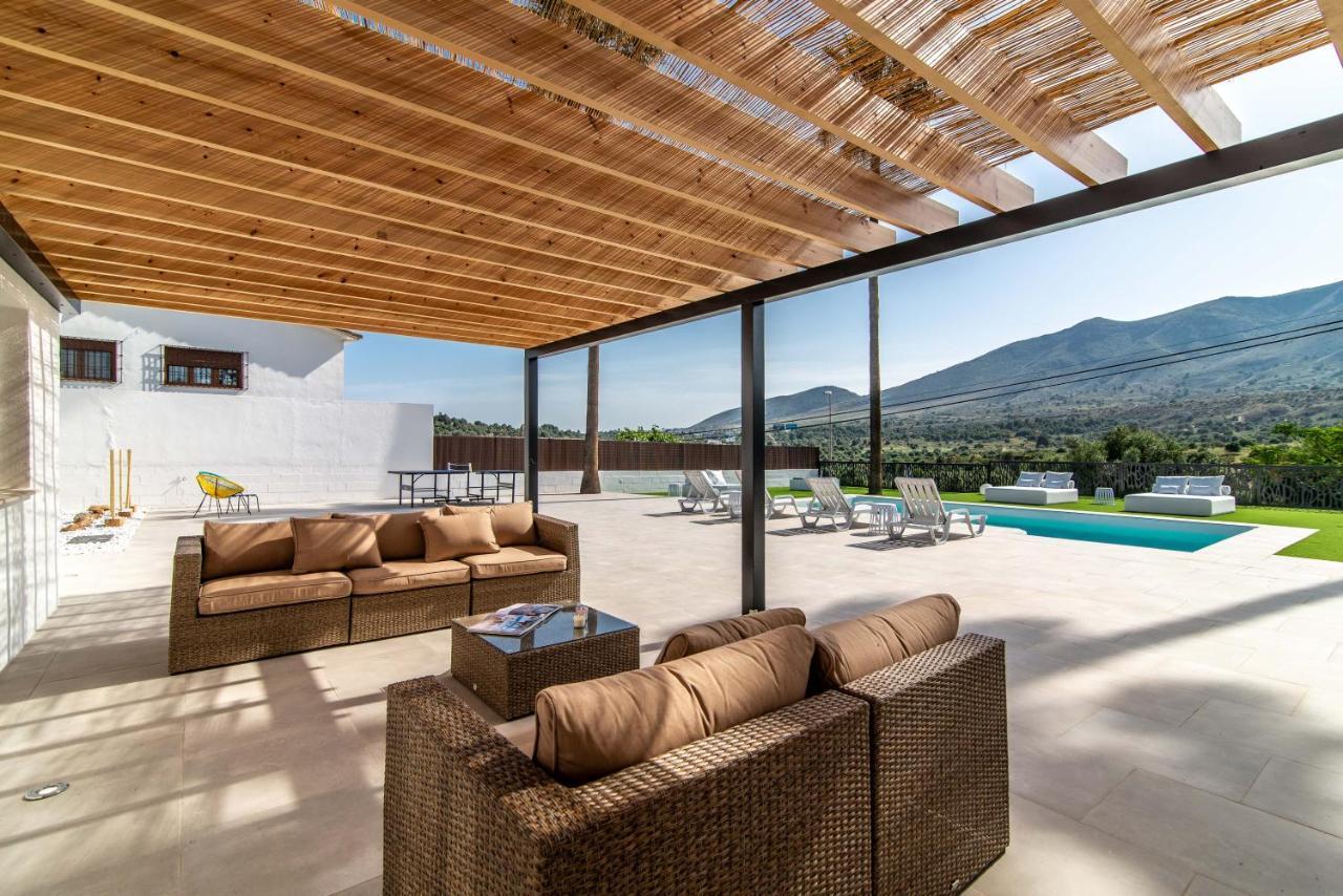 Palm Tree Villa - 5Bdr Paradise Pool / Chill Out Beds Τορρεμολίνος Εξωτερικό φωτογραφία