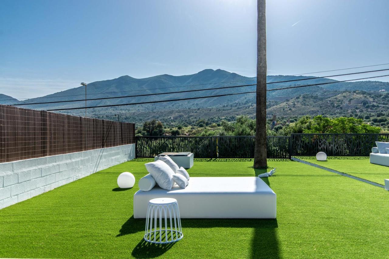 Palm Tree Villa - 5Bdr Paradise Pool / Chill Out Beds Τορρεμολίνος Εξωτερικό φωτογραφία