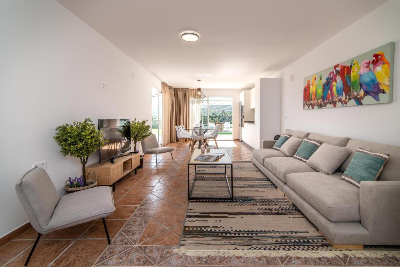 Palm Tree Villa - 5Bdr Paradise Pool / Chill Out Beds Τορρεμολίνος Εξωτερικό φωτογραφία