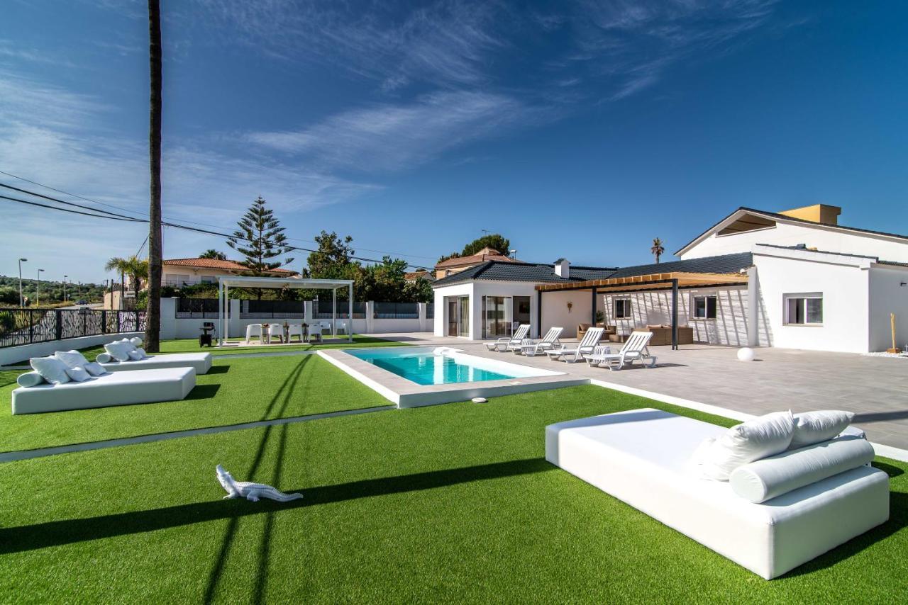 Palm Tree Villa - 5Bdr Paradise Pool / Chill Out Beds Τορρεμολίνος Εξωτερικό φωτογραφία
