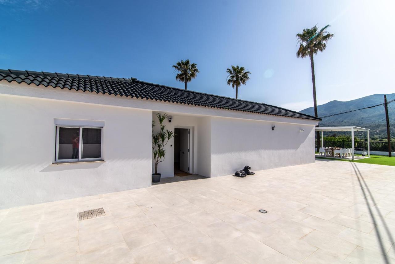 Palm Tree Villa - 5Bdr Paradise Pool / Chill Out Beds Τορρεμολίνος Εξωτερικό φωτογραφία